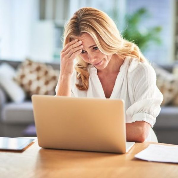 Unemployed single mother ‘terrified’ with $200,000 in debt – but expert says ‘private sale’ move ___